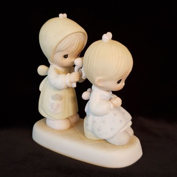 Vintage Precious Moments Porcelain Figurine 1983 "To a Very Special Sister" - Picture 1 of 11